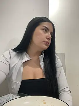 Snapshot of Cami_olarte chatting on 04-25-26, 12:46 Cami olarte online show from 04-25-26, 12:46