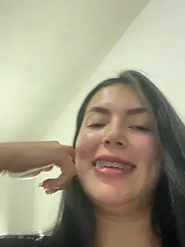 Snapshot of Cami_olarte chatting on 05-13-26, 12:56 Cami olarte online show from 05-13-26, 12:56