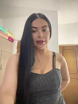 Snapshot of Cami_olarte chatting on 04-22-26, 05:36 Cami olarte online show from 04-22-26, 05:36
