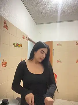 Snapshot of Cami_olarte chatting on 05-27-26, 03:14 Cami olarte online show from 05-27-26, 03:14