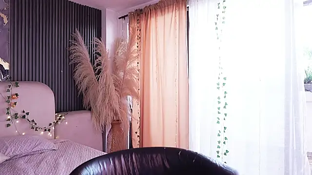 LilithLuxor  online show from 04-10-26, 02:13