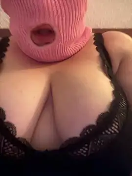 Snapshot of bella2399 chatting on 04-17-26, 10:18 bella2399 online show from 04-17-26, 10:18