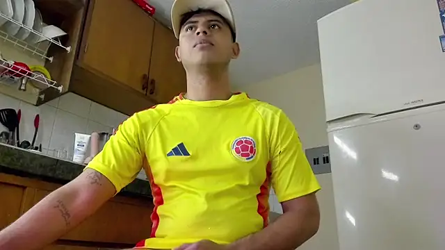 Snapshot of Zaym_Liam chatting on 04-11-26, 08:01 Zaym Liam online show from 04-11-26, 08:01