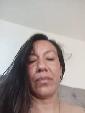 Snapshot of danna_tt chatting on 06-16-26, 12:27 danna tt online show from 06-16-26, 12:27