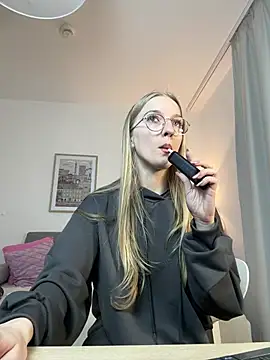 EvaEvis online show from 04-15-26, 05:35