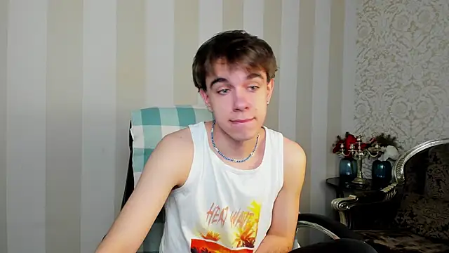 Snapshot of DaveBevy chatting on 04-08-26, 05:42 DaveBevy online show from 04-08-26, 05:42