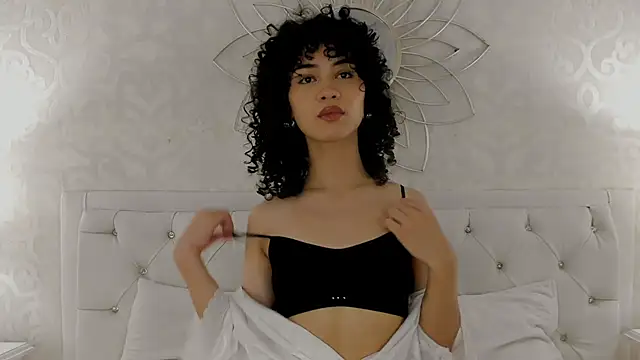 Julietta    online show from 04-16-26, 12:06