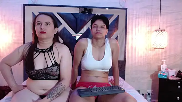 Natasha and zoe  online show from 04-05-26, 12:01