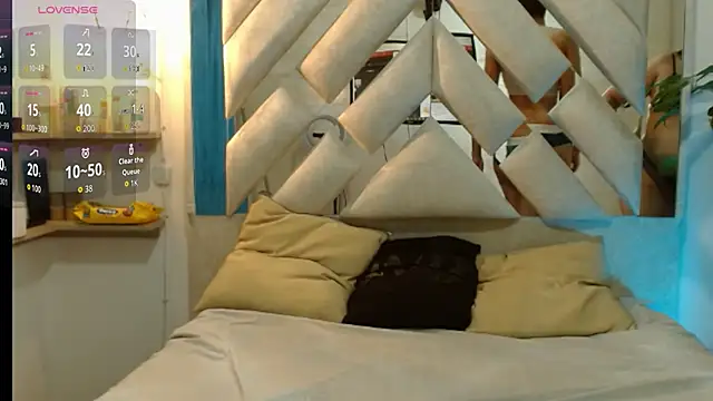 Natasha and zoe  online show from 06-17-26, 01:10
