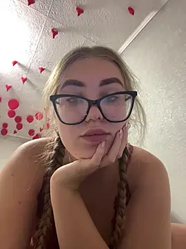 MissAuroraX online show from 05-06-26, 11:53