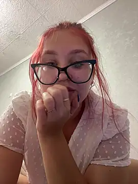 Snapshot of MissAuroraX chatting on 06-10-26, 11:28 MissAuroraX online show from 06-10-26, 11:28