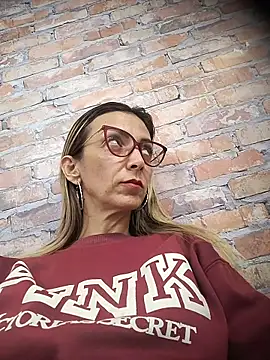 Snapshot of AlanaBrunetteX_X chatting on 05-24-26, 02:11 AlanaBrunetteX X online show from 05-24-26, 02:11