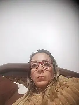 Snapshot of AlanaBrunetteX_X chatting on 05-16-26, 07:24 AlanaBrunetteX X online show from 05-16-26, 07:24