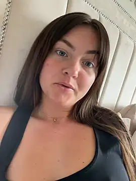 Snapshot of LolaSkyee chatting on 04-13-26, 12:09 LolaSkyee online show from 04-13-26, 12:09