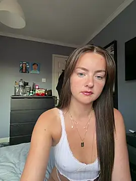 Snapshot of LolaSkyee chatting on 07-21-26, 06:37 LolaSkyee online show from 07-21-26, 06:37