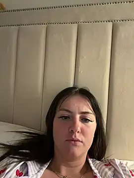 LolaSkyee online show from 05-08-26, 06:39