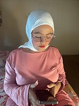 Snapshot of Marian_fadel chatting on 06-20-26, 01:16 Marian fadel online show from 06-20-26, 01:16