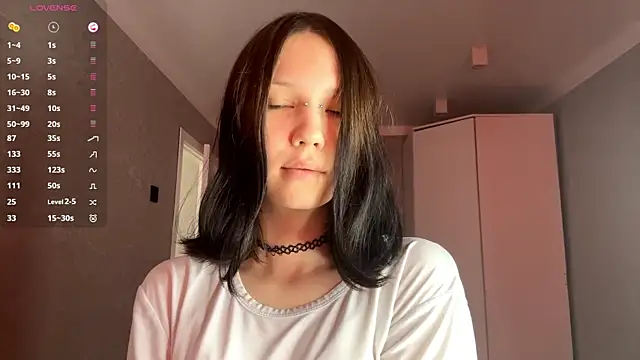AmeliaMiotii online show from 04-28-26, 11:03