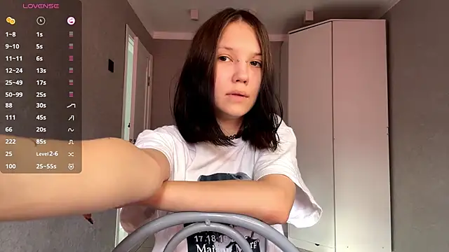 AmeliaMiotii online show from 04-07-26, 10:06