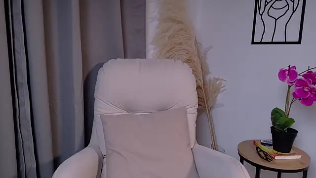 LiaFox  online show from 04-09-26, 03:08