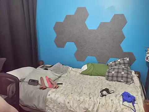 MachoPutito online show from 10-23-25, 04:22