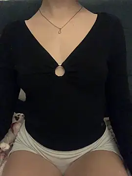 Snapshot of Branquinha_rose chatting on 06-14-26, 02:24 Branquinha rose online show from 06-14-26, 02:24