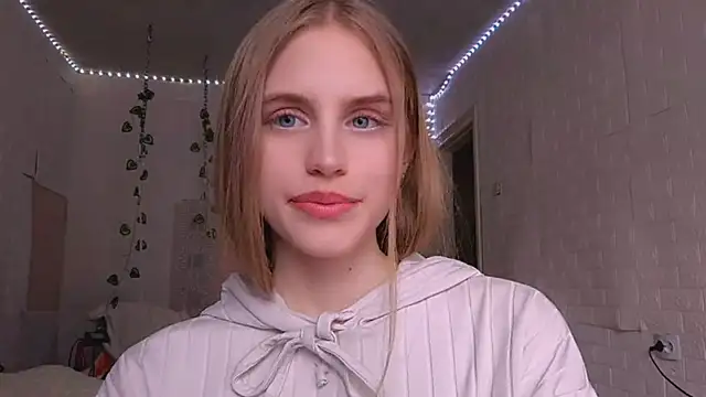 EveCoutch online show from 04-11-26, 12:09