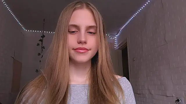 EveCoutch online show from 04-15-26, 12:21