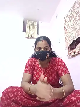 Snapshot of tamilratchasii chatting on 06-05-26, 01:17 tamilratchasii online show from 06-05-26, 01:17