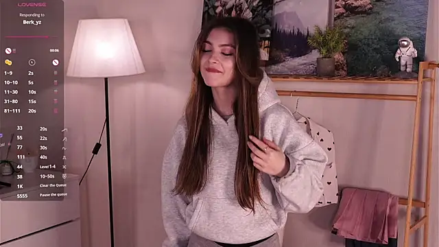 CherlyGuss online show from 04-18-26, 03:31