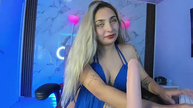Catalina Osorio online show from 04-24-26, 08:00