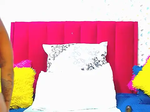 Cherrybootyofjoy86 online show from 06-28-26, 06:09