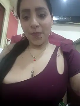 Snapshot of val_eria chatting on 04-04-26, 03:35 val eria online show from 04-04-26, 03:35