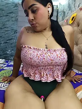 Snapshot of val_eria chatting on 04-15-26, 03:56 val eria online show from 04-15-26, 03:56