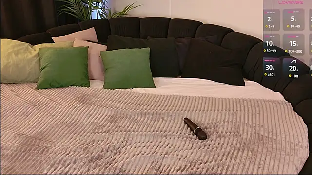 Lilly Eyes online show from 04-10-26, 01:29