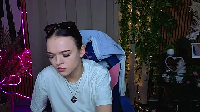 Snapshot of DoraMorgan chatting on 04-05-26, 02:46 DoraMorgan online show from 04-05-26, 02:46