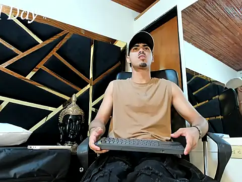 Snapshot of LucaColmal chatting on 04-06-26, 04:46 LucaColmal online show from 04-06-26, 04:46