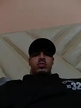 Snapshot of LucaColmal chatting on 04-05-26, 02:40 LucaColmal online show from 04-05-26, 02:40