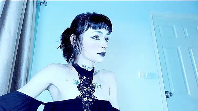 Snapshot of H3xD0ll chatting on 04-10-26, 11:56 H3xD0ll online show from 04-10-26, 11:56