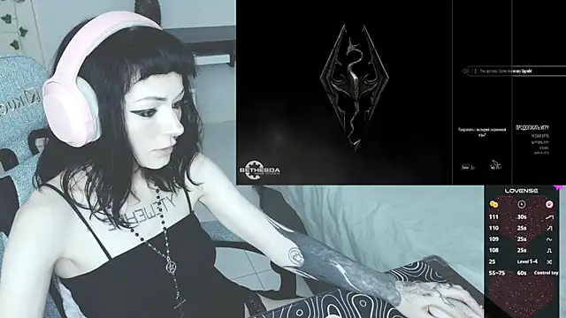 Snapshot of H3xD0ll chatting on 06-19-26, 02:45 H3xD0ll online show from 06-19-26, 02:45