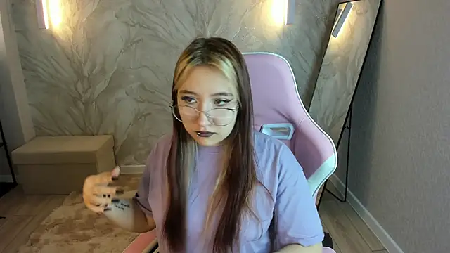 Luna Host online show from 04-18-26, 02:14
