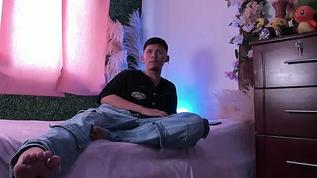 Snapshot of Blaze_Star chatting on 03-30-26, 01:12 Blaze Star online show from 03-30-26, 01:12