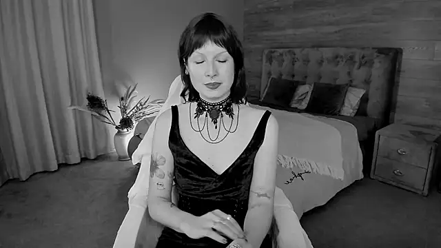effie mirale online show from 05-15-26, 09:18