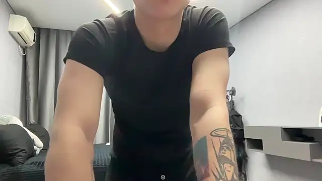 MaxWoolf online show from 04-18-26, 07:07