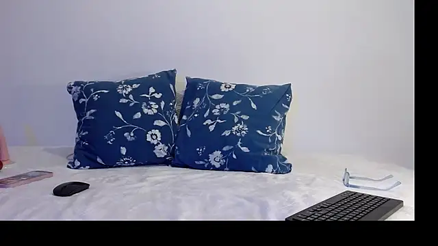 ThaliaGray  online show from 05-13-26, 09:49