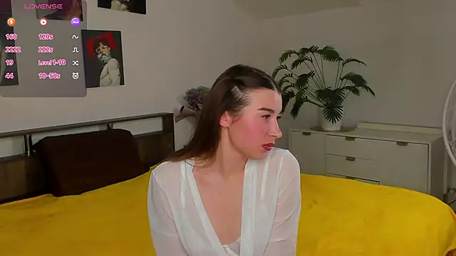 Nikki Hearts  online show from 04-07-26, 06:32