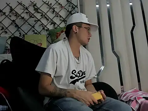 BarbieAndMax online show from 03-29-26, 05:03