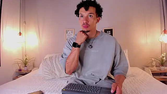 Snapshot of dominik_drake chatting on 06-18-26, 12:21 dominik drake online show from 06-18-26, 12:21