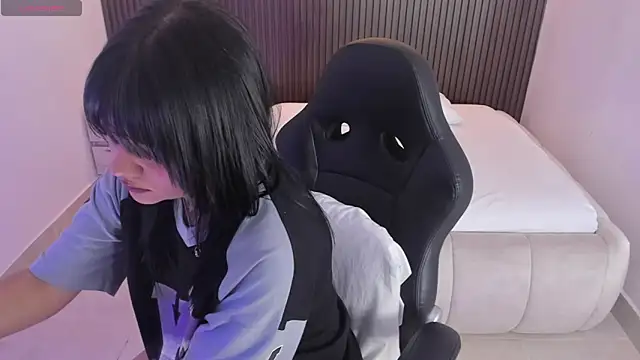 MILLYEVANS1 online show from 04-30-26, 03:02