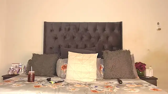 AdventuresLove7 online show from 04-12-26, 05:27